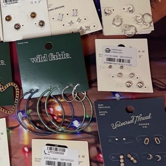 49 pairs of earrings - Picture 2 of 3